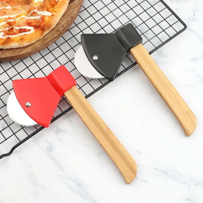 Tagliapizza a Forma di Ascia c - Kitchen Roller Baking recensione e prezzo